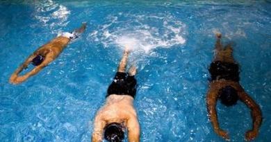 Как научиться плавать взрослому человеку: советы